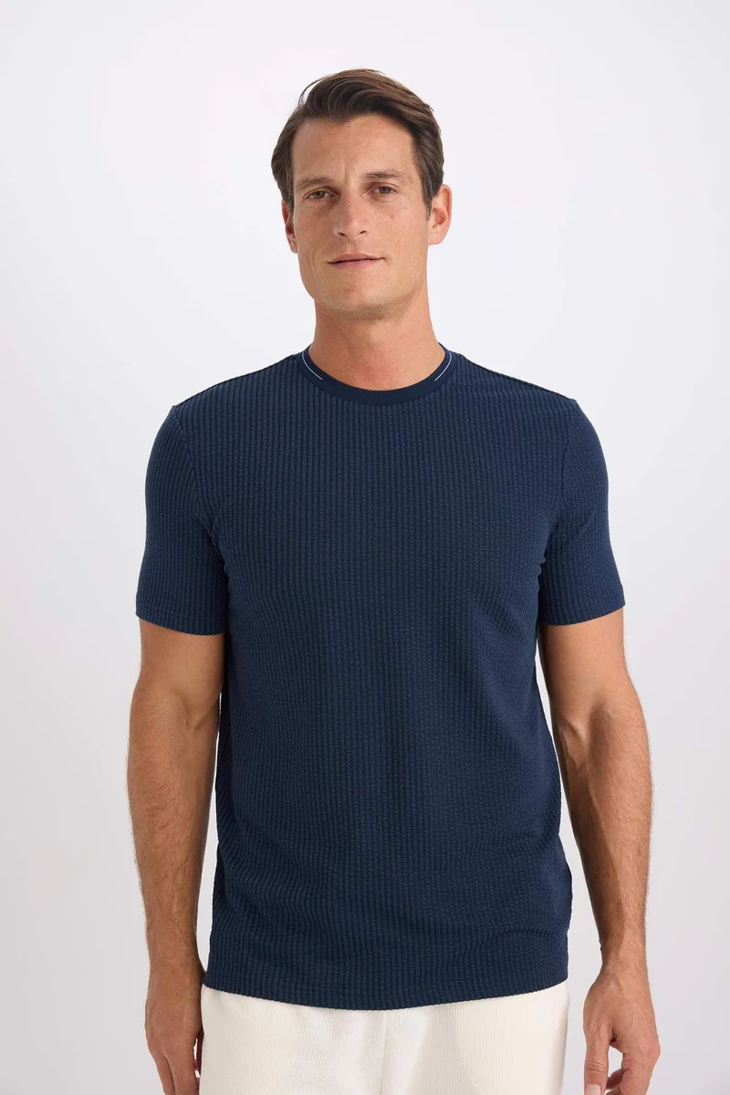 ديفاكتو Slim Fit Crew Neck Crinkle Short Sleeve T-Shirt