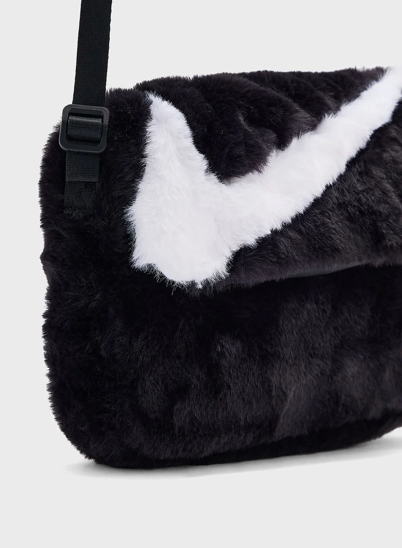 Nike Futura 365 Crossbody