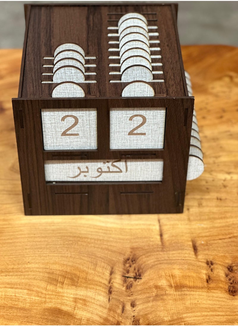 حكاية شمعة - تقويم مكتب خشبي 2025، هدايا للمكاتب وللزملاء وللمنزل، ديكور مكتب جمالي للرجال والنساء،  أفضل هدية للسنة الجديدة ، التقويم الخشبي للمكتب - Image 1