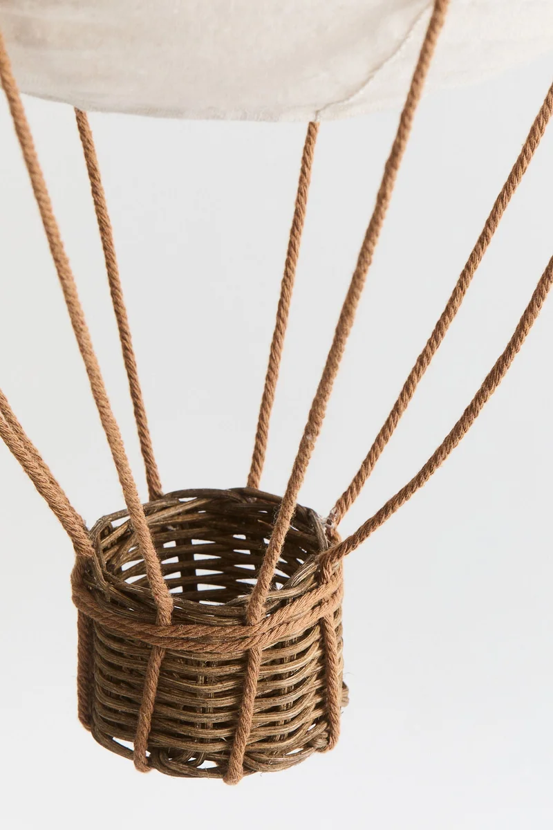 اتش اند ام مصباح معلق بتصميم منطاد