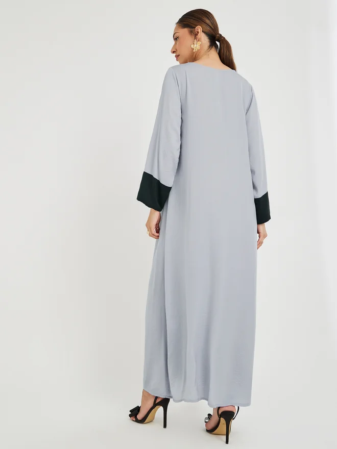 Styli Amirah Color Block V Neck Jalabiya with Lace Trim