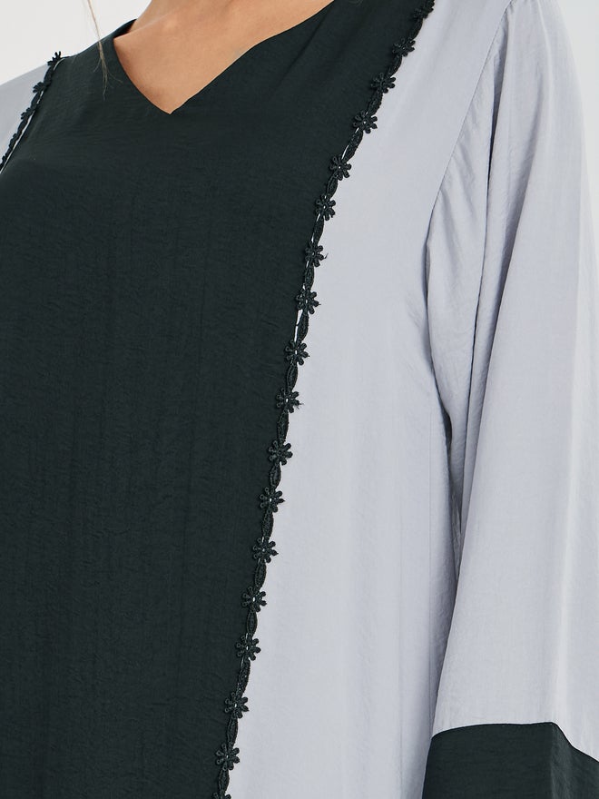Styli Amirah Color Block V Neck Jalabiya with Lace Trim  - Image 3