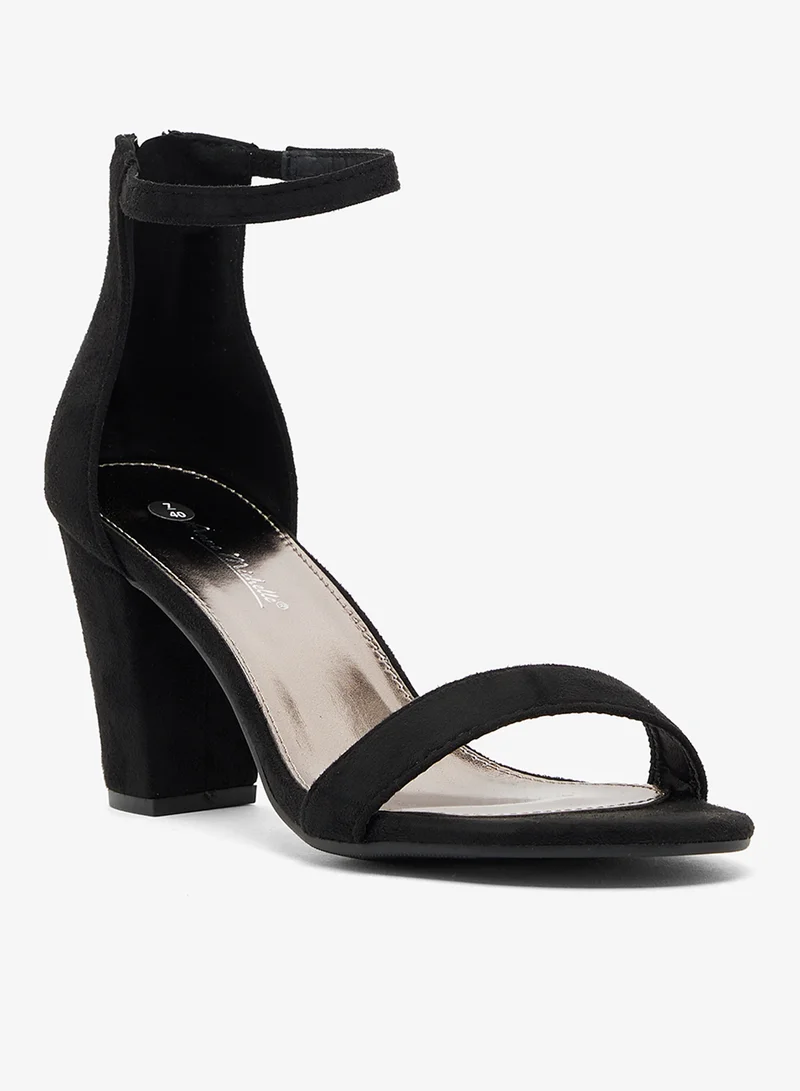 آن ميشيل صندل بكعب عالٍ