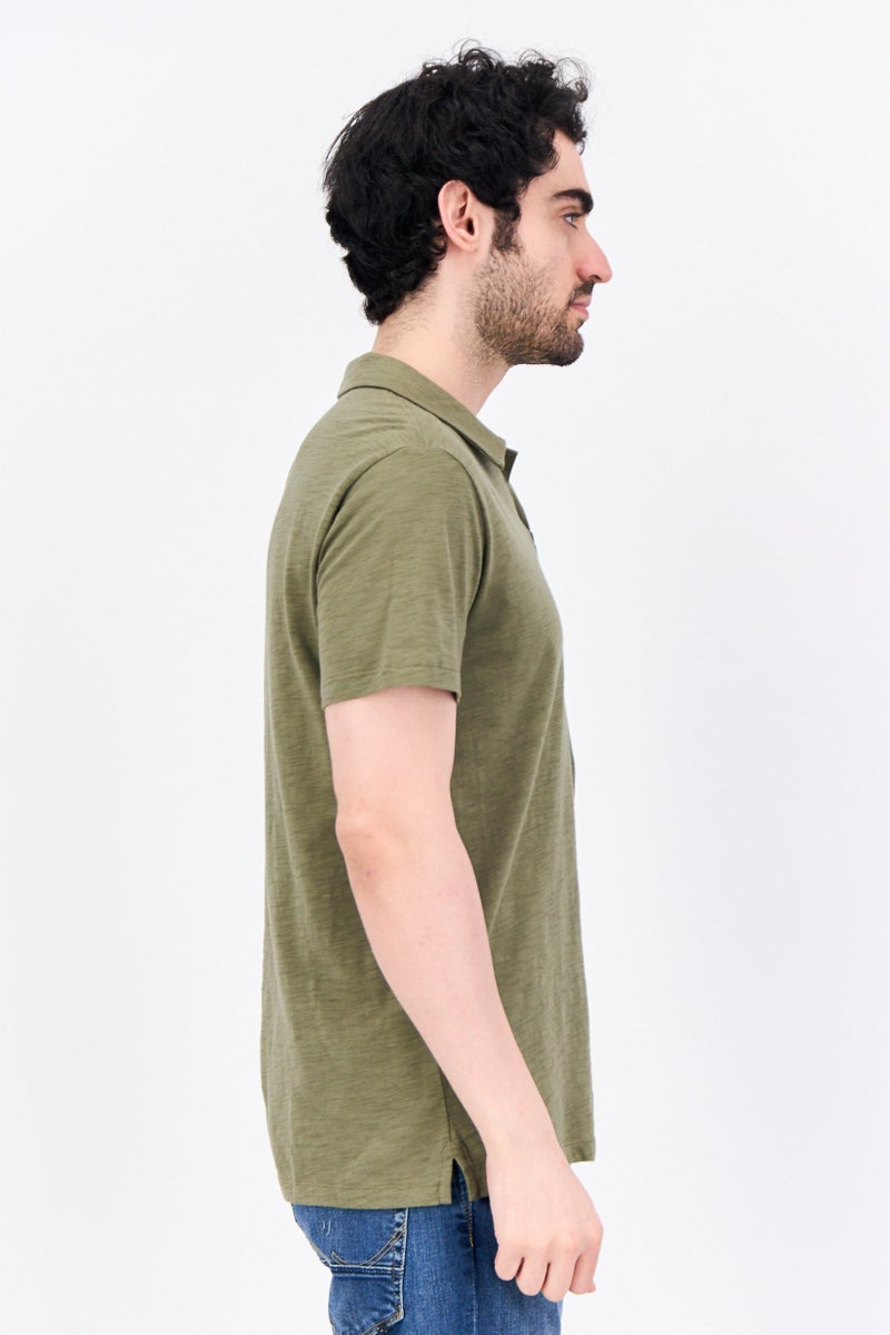 GAP تي شيرت بولو للرجال بقصة عادية بأكمام قصيرة، زيتوني - Image 4