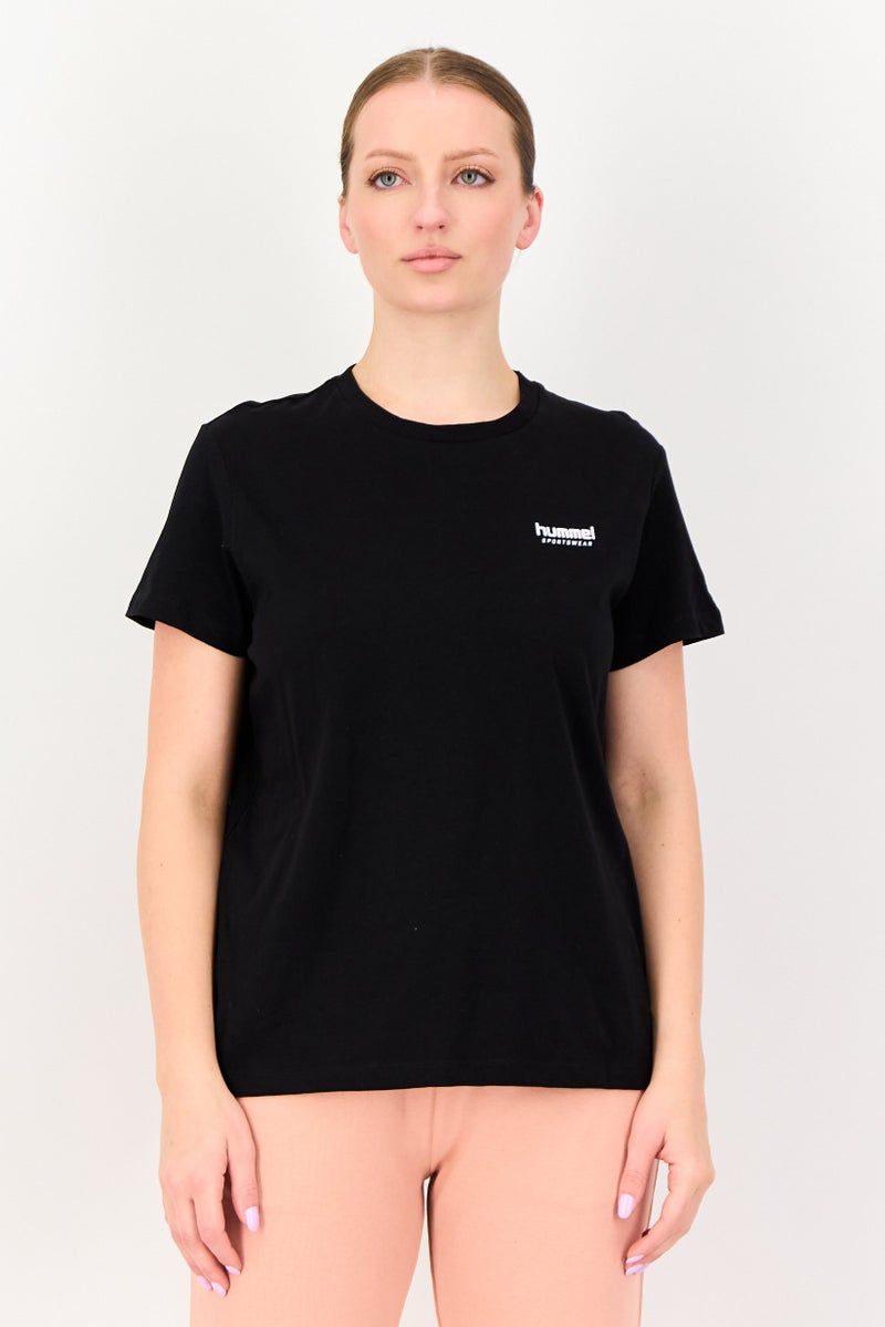 Hummel تي شيرت رياضي نسائي بأكمام قصيرة مناسب في الهواء الطلق، أسود - Image 1