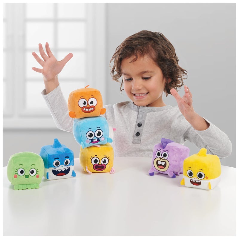 WowWee عرض بيبي شارك الكبير! مكعب الأغاني – دمية بيبي شارك القابلة للغناء – ألعاب محشوة للأطفال الصغار - أزرق - Image 4