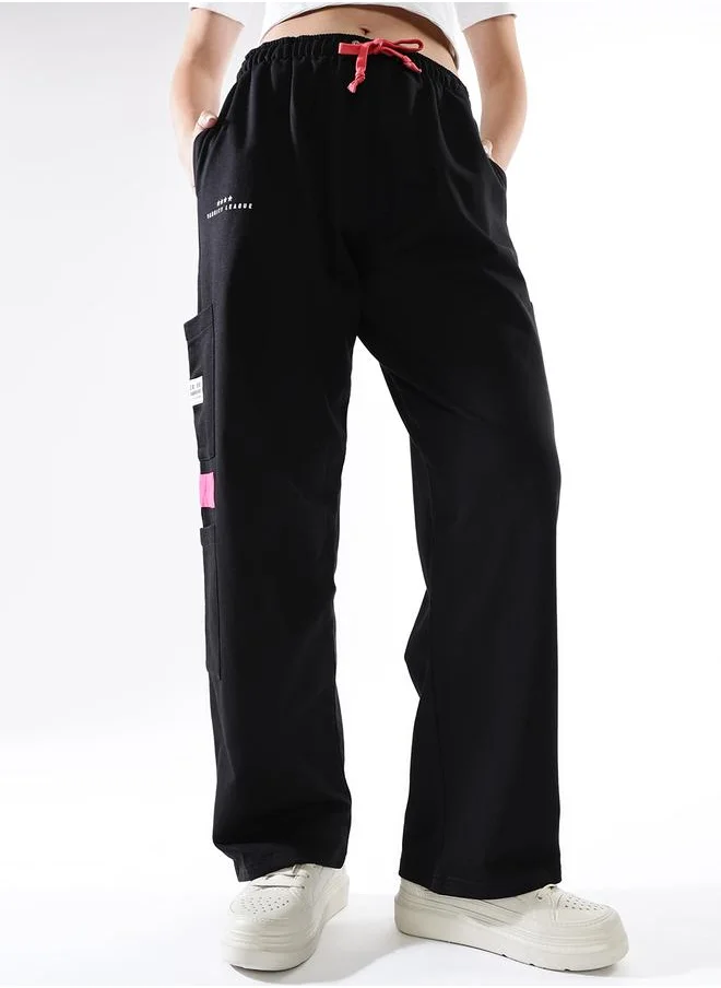 هوبرهولمي Women Track Pants in Black featuring Jogger fit with a printed pattern, no sleeves, regular length, secured with elasicated + drawstring closure, crafted from terry – crafted for those who appreciate style and comfort.