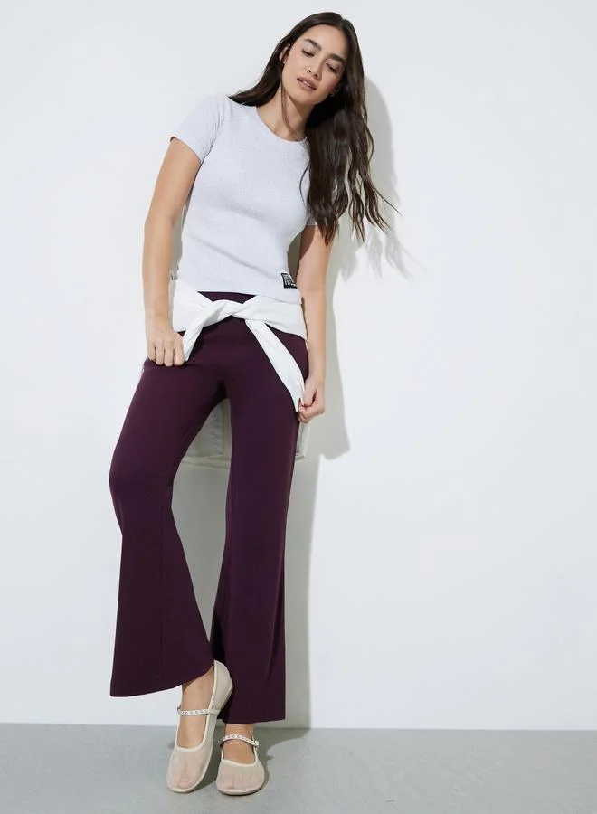 ستايلي White Ribbed Round Neck Fitted T-Shirt with Patch Detail