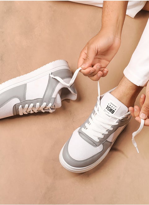 X7 Essential shoe padded with foam, crafted from leather and microfiber fabric