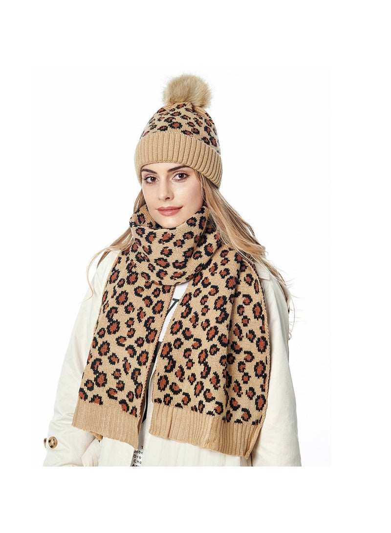 CMGTYYD. CMGTYYD طقم شتوي محبوك من 3 قطع بطبعة جلد النمر قبعة وقفازات دافئة ومزركشة بطبعة جلد النمر فتيات （بيج） - Image 1