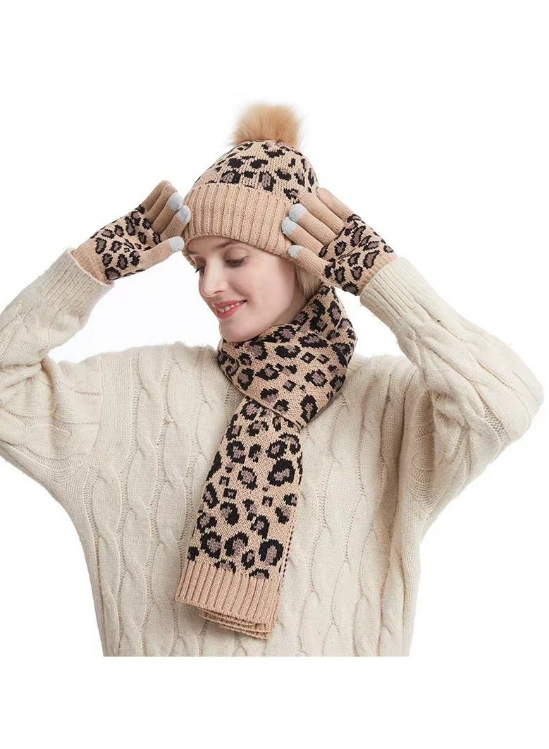 CMGTYYD. CMGTYYD طقم شتوي محبوك من 3 قطع بطبعة جلد النمر قبعة وقفازات دافئة ومزركشة بطبعة جلد النمر فتيات （بيج） - Image 3