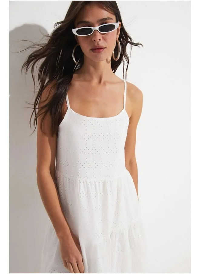 جون June Brode Detailed Maxi Dress White