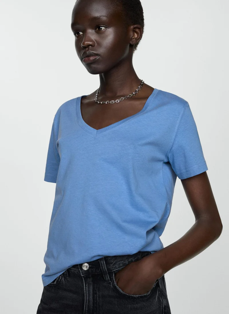 مانجو V-Neck T-Shirt