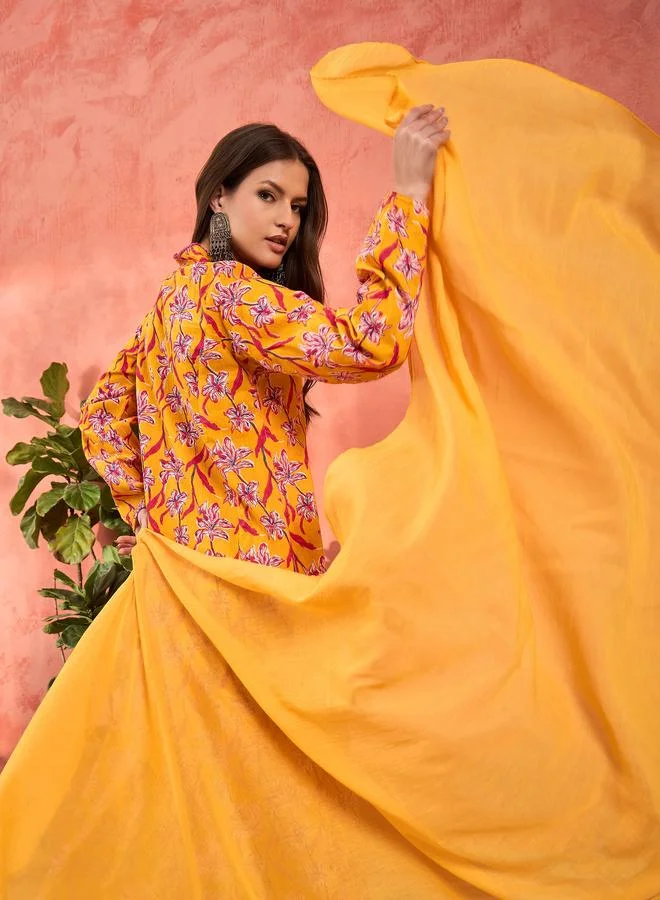 SASSAFRAS SASSAFRAS Yellow Floral Cambric V Neck Kurta, Pencil Pants and Dupatta Set