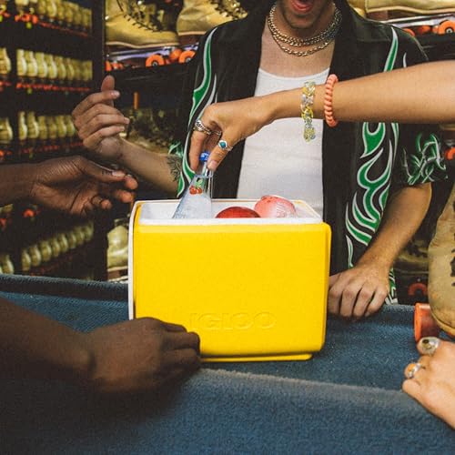 Igloo Retro Little Playmate: Yellow 7 qt Cooler - Image 4