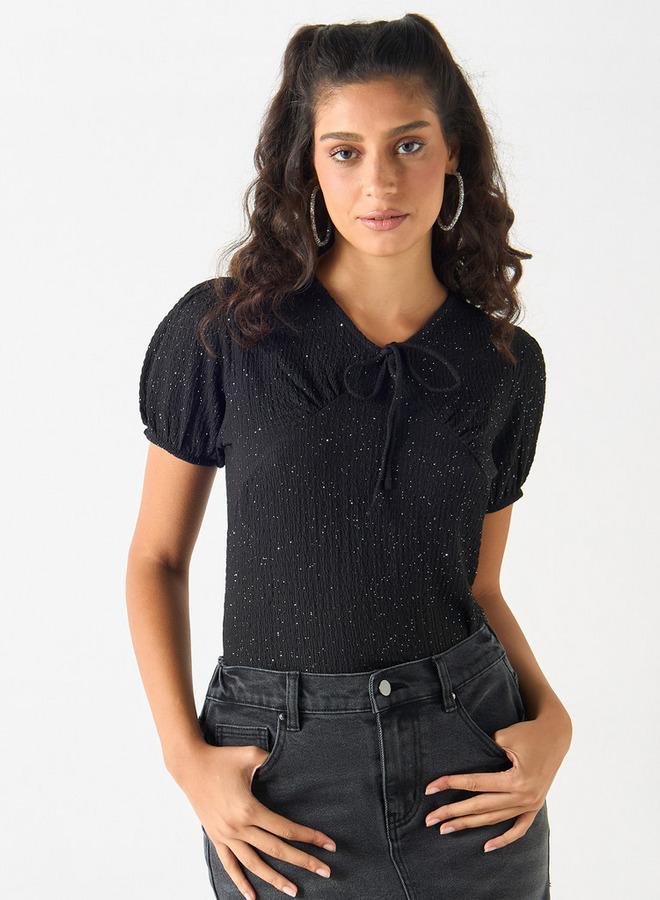 تواكستريمز بلوزة بارزة الملمس وياقة برباط وأكمام قصيرة من تو إكستريمز - Image 1