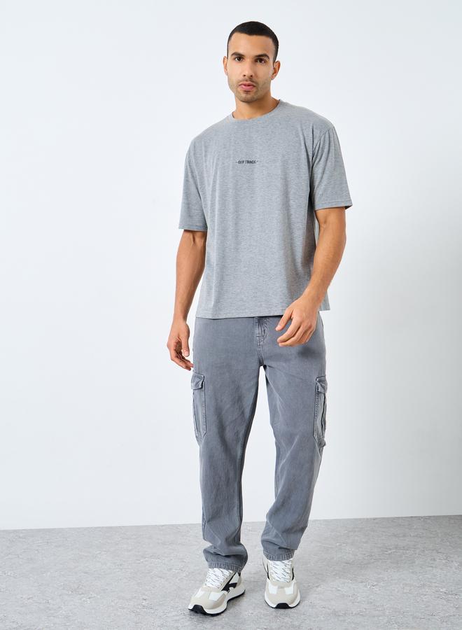 Styli Men Grey Oversized Slogan Print Jersey T-Shirt - Image 3