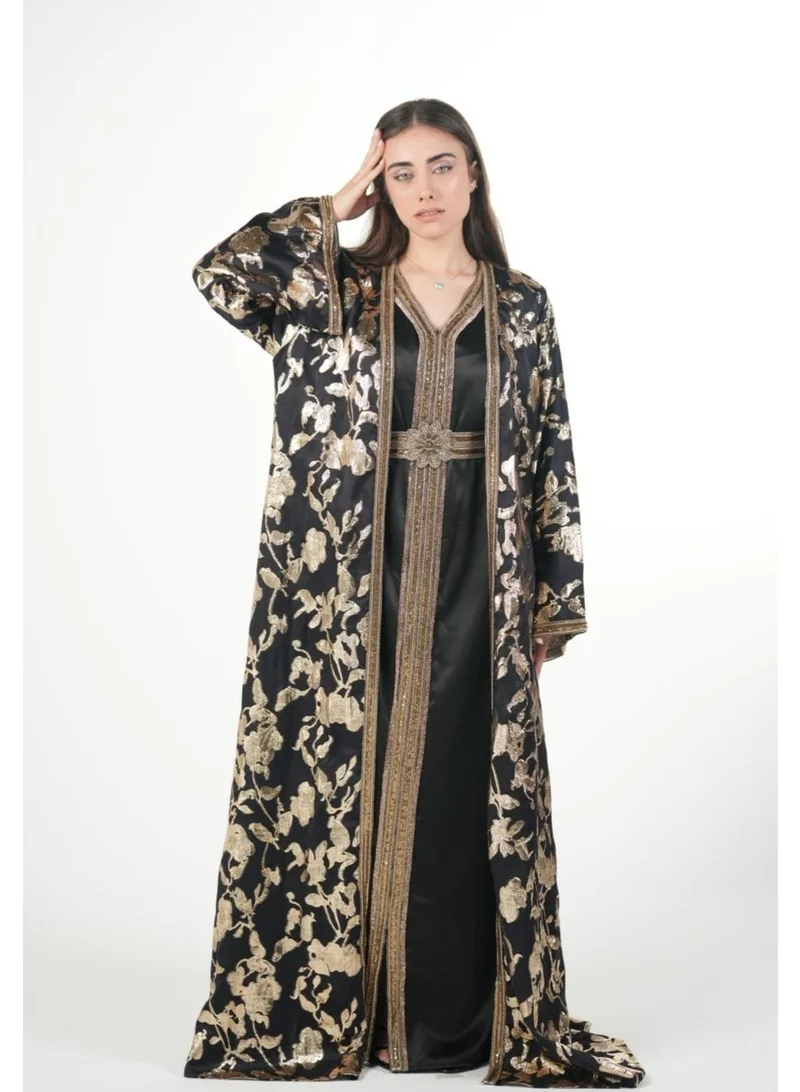 البنت الشرقية قفطان مغربي مطرز مع حزام على الخسر