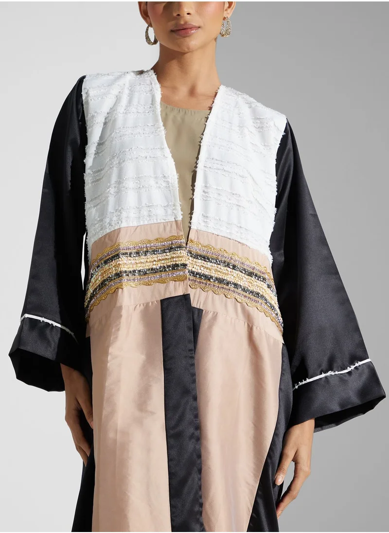 Khizana Color Block Detail Abaya With Sheila