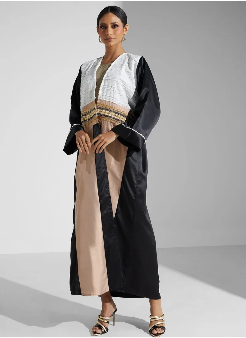 Khizana Color Block Detail Abaya With Sheila