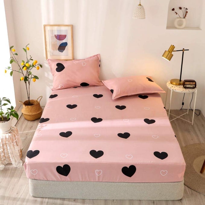 GIRLS CUTE HEART PATTERN FITTED SHEET FOR KIDS QUEEN SIZE LOVELY PINK BLACK BEDROOM DECOR BED SHEET SET GIRLY CARTOON LOVE GEOMETRIC BEDDING SET CHILDREN MODERN DESIGN BED COVER WITH 2 PILLOW CASE