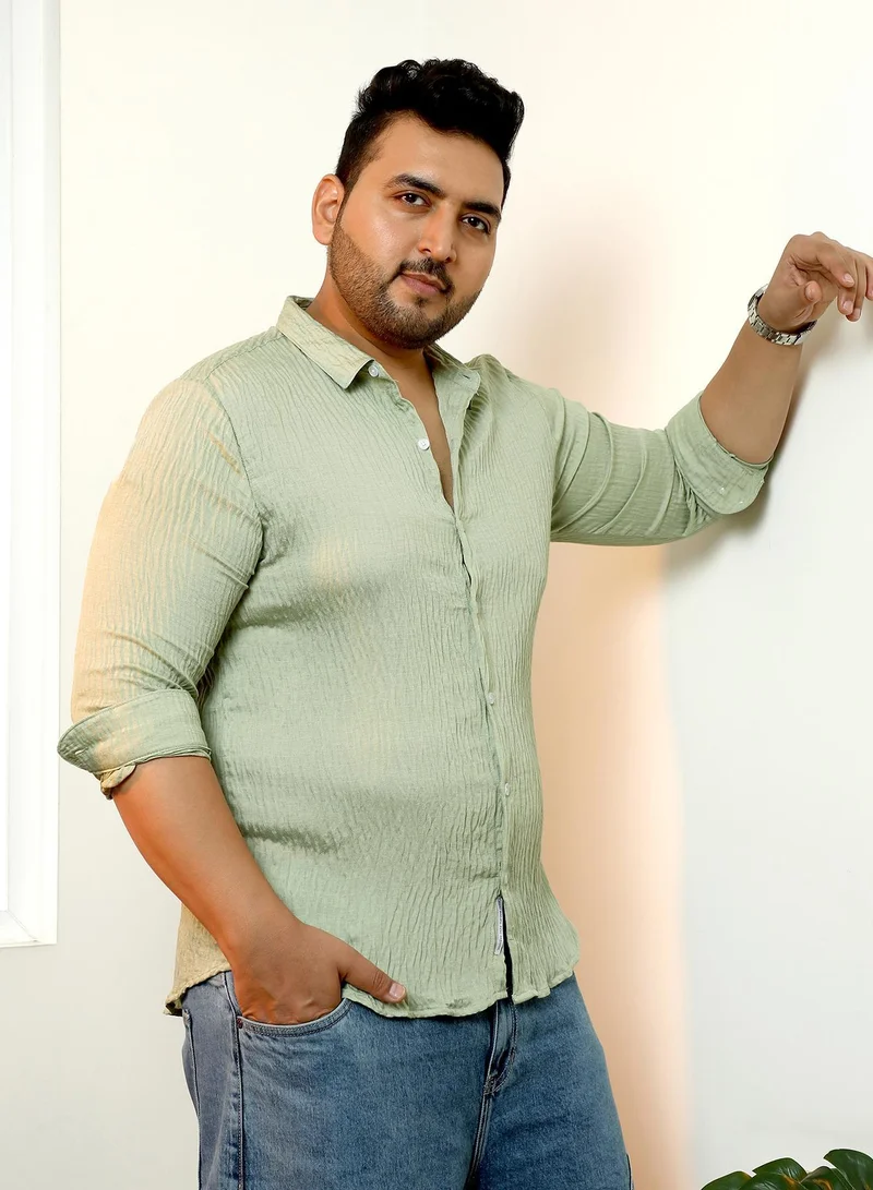 انستافاب بلس قميص رجالي أخضر سادة مطوي بياقة ممتدة وأكمام طويلة بأزرار وحافة منحنية