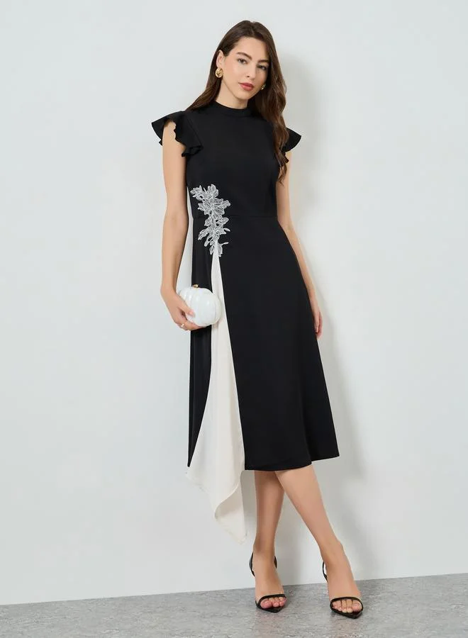 ستايلي فستان سهرة ميدي بنمط منسدل وتفاصيل مُتباينة