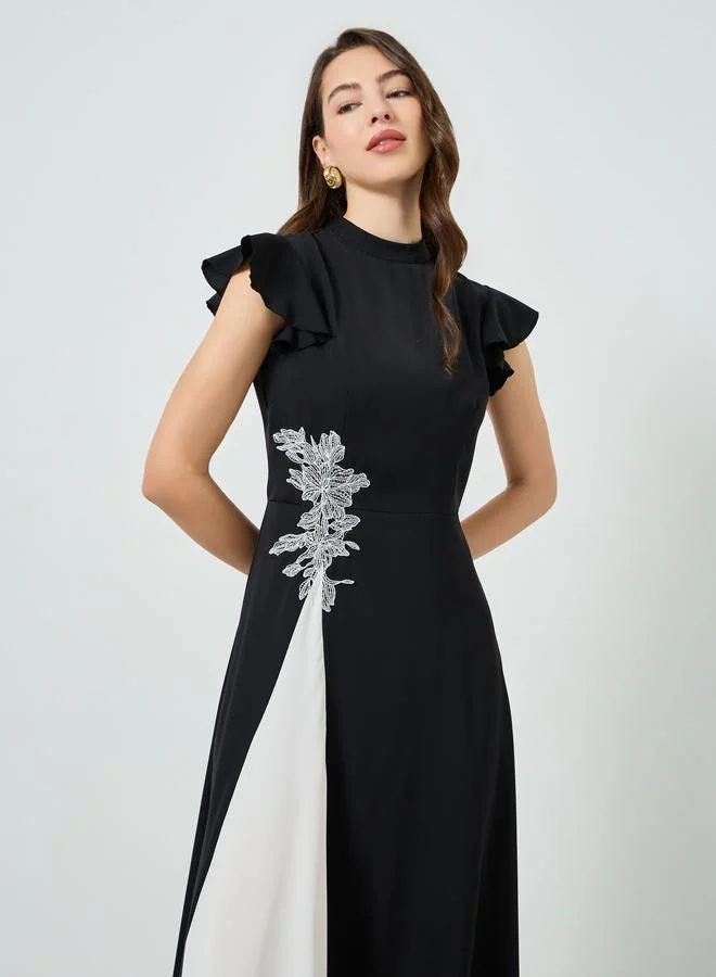 ستايلي فستان سهرة ميدي بنمط منسدل وتفاصيل مُتباينة