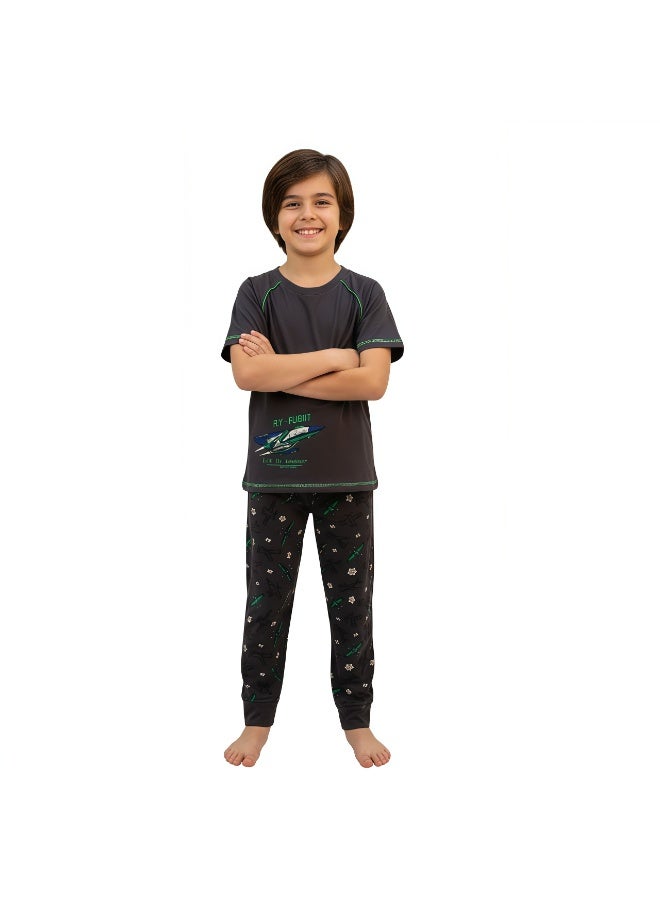 جوانا طقم بيجاما أولادي بطبعة طائرة، قميص بأكمام قصيرة وبنطال طويل، رمادي داكن - Image 2