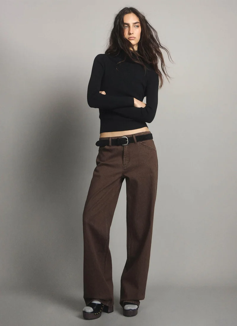 Loose-fitting low-rise jeans
