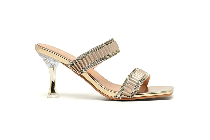 Cuple High heeled sandals with textured dual straps