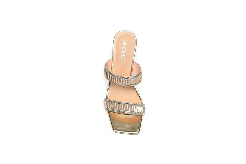 Cuple High heeled sandals with textured dual straps
