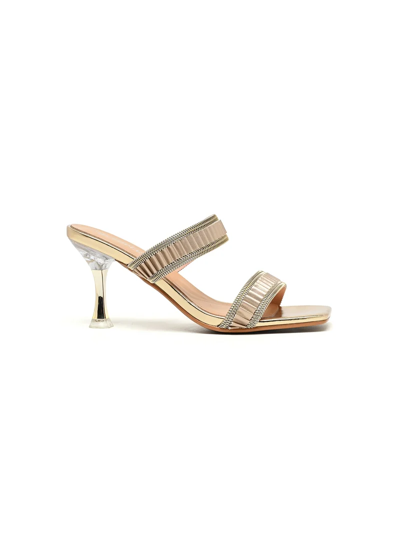 Cuple High heeled sandals with textured dual straps