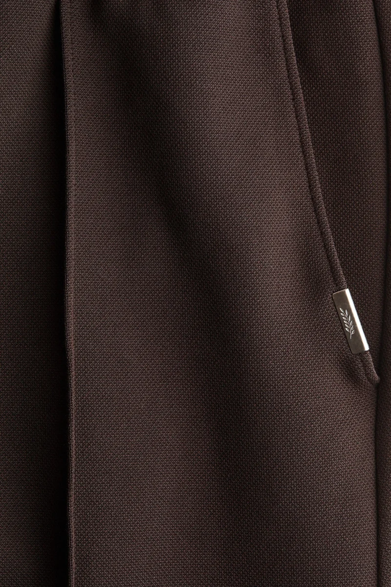 اتش اند ام بنطلون رياضي أنيق بقصّة عادية