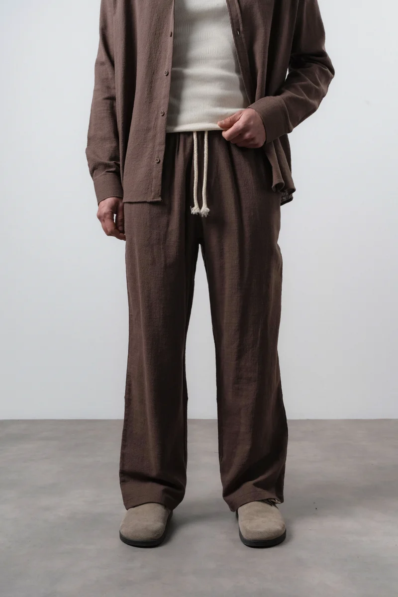 RESPIRE Men's R Embroidered Baggy Pants, Brown