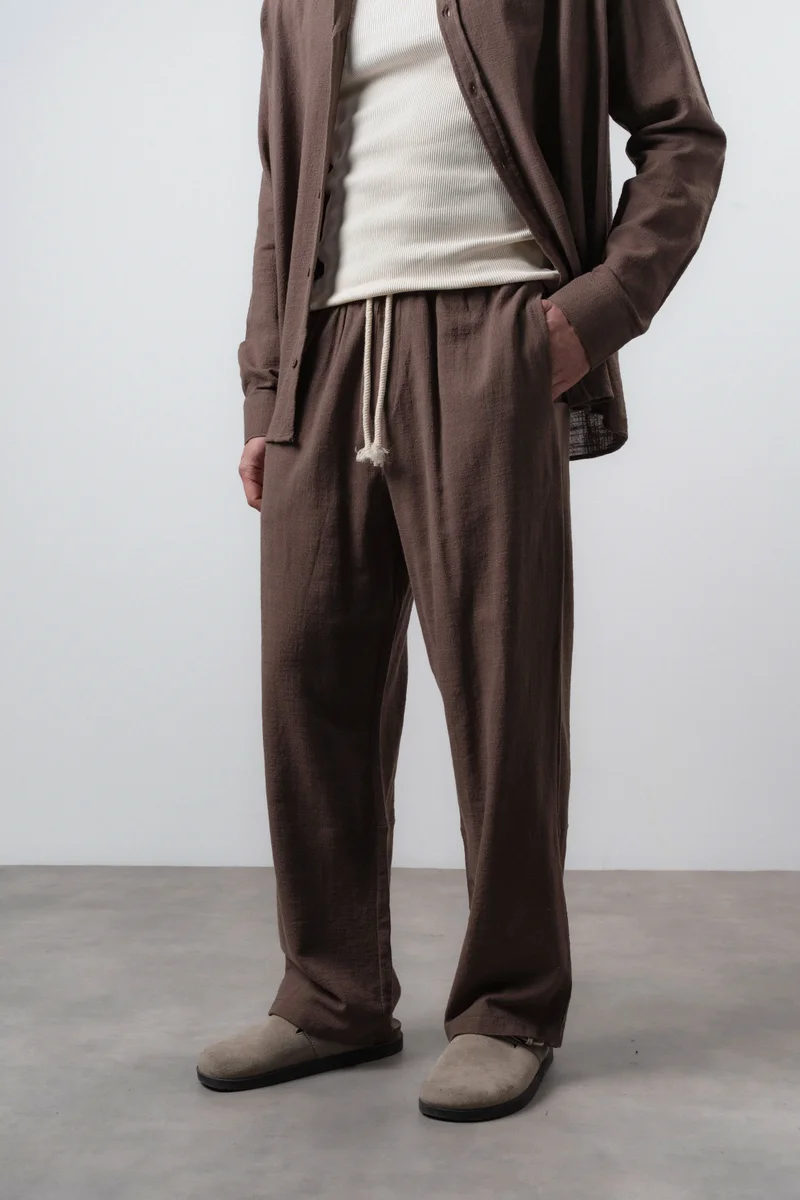 RESPIRE Men's R Embroidered Baggy Pants, Brown