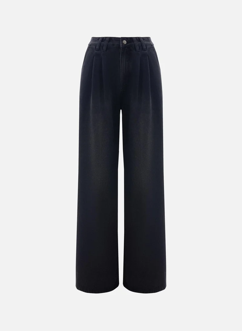 ليتشي جينز فضفاض مع طيات على الخصر