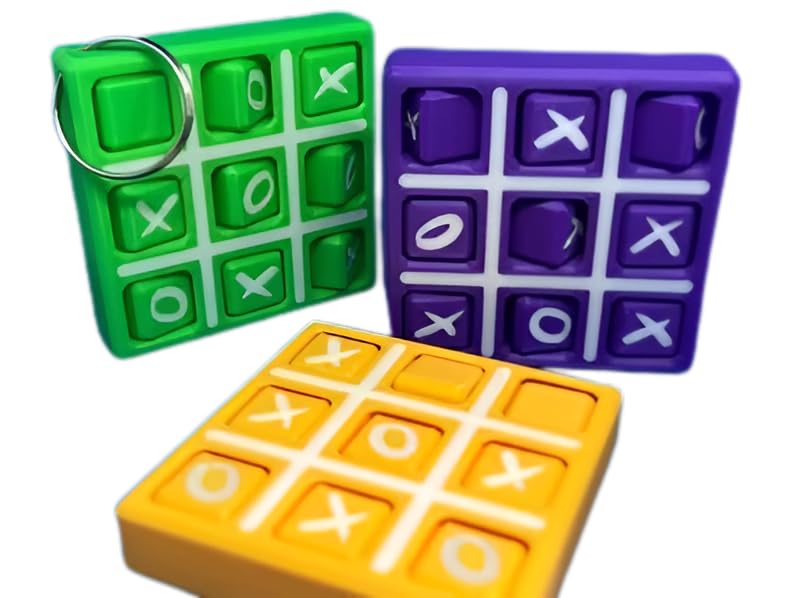 3D CUBES لعبة إكس أو صغيرة على شكل سلسلة مفاتيح، عبوة من 1، لوحات ملونة، حجم محمول للسفر، لعبة مجسمة، متعددة الألوان - Image 1