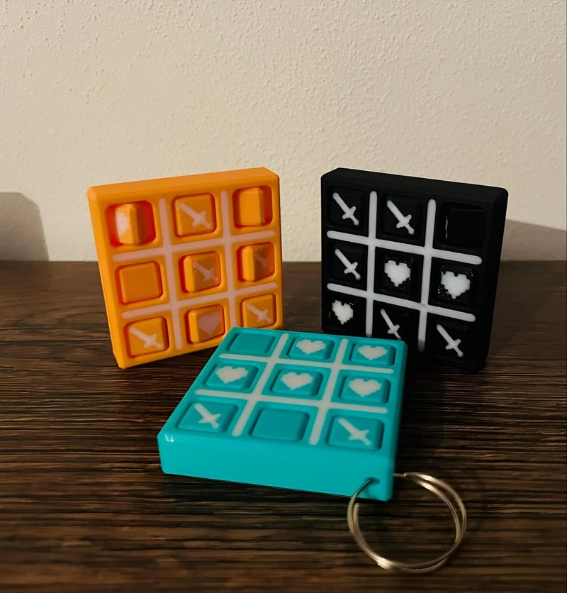 3D CUBES لعبة إكس أو صغيرة على شكل سلسلة مفاتيح، عبوة من 1، لوحات ملونة، حجم محمول للسفر، لعبة مجسمة، متعددة الألوان - Image 4