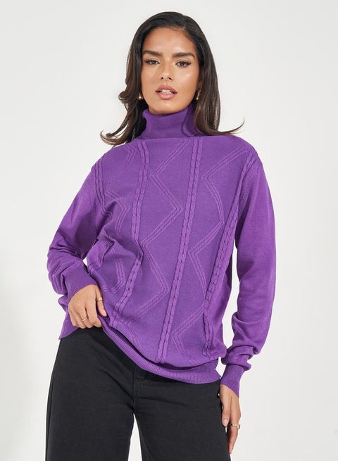 سويتر محبوك بقصة عادية وياقة عالية