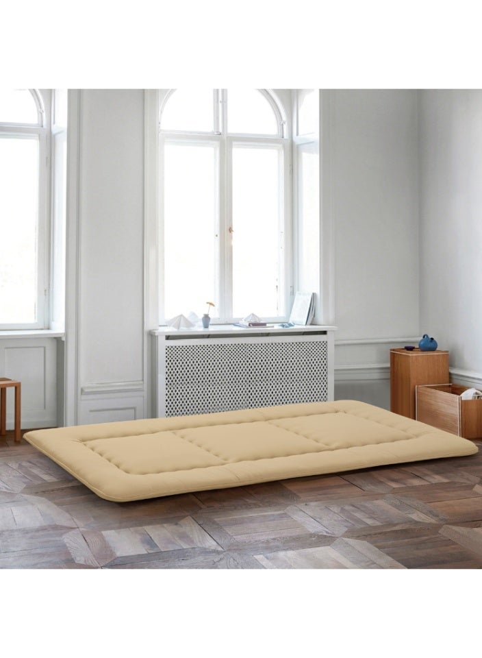 سمارت هوم مرتبة أرضية قابلة للطي بثلاث طبقات من البوليستر الناعم 100%  - 90x190 سم | مرتبه مريحة وخفيفة الوزن مثالية للنوم أو الإسترخاء - مطرحة الضيوف والسفر تأتي مع حقيبة متينة وفخمة - القماش الخارجي للمرتبة قطن 100% - Image 1