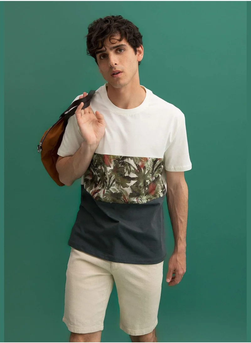 ديفاكتو Regular Fit Short Sleeve Colour Block Palm Print T-Shirt
