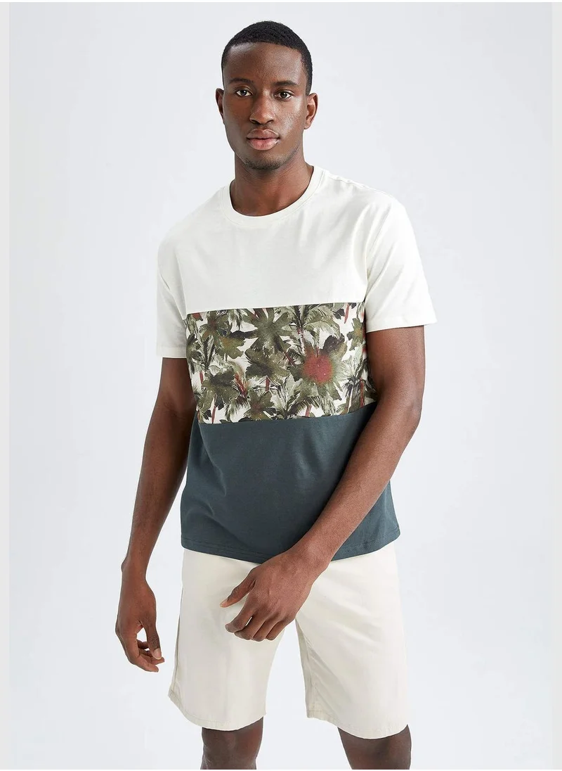ديفاكتو Regular Fit Short Sleeve Colour Block Palm Print T-Shirt