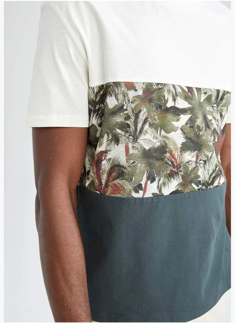 ديفاكتو Regular Fit Short Sleeve Colour Block Palm Print T-Shirt