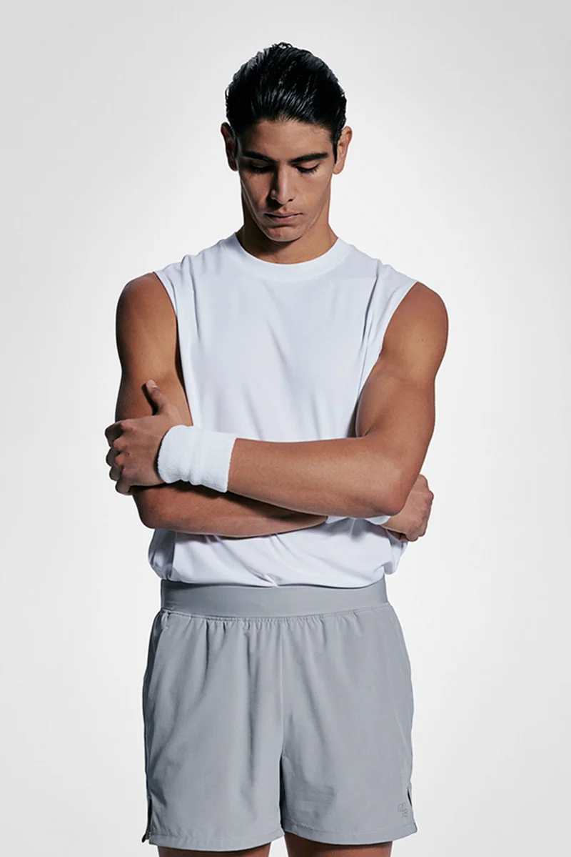 اتش اند ام شورت رياضي قصير من نسيج دراي موف