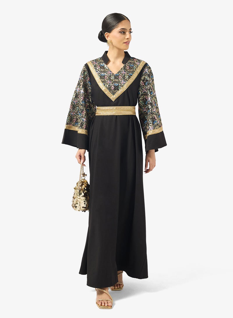 خزانة فستان مطرز بتصميم - - Image 1