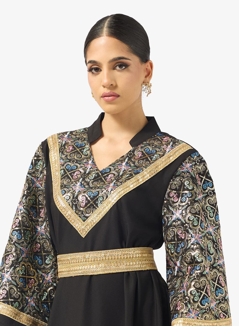 خزانة فستان مطرز بتصميم - - Image 3