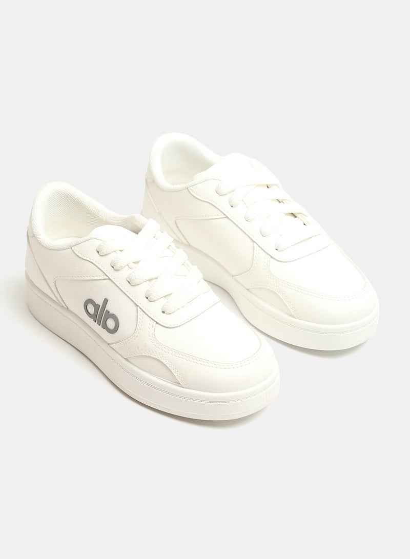 Modern sneakers with a slim, comfortable sole - Image 1
