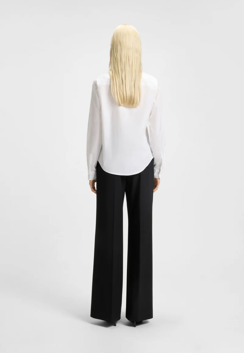 هوجو بلوزة بقصة عادية من قماش قطني مطاطي