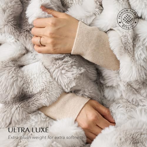 EverGrace Ultra Soft Luxury Fluffy Faux Rabbit Fur Throw Blanket, Thick Warm Bubble Throw for Bed, Cozy Plush Reversible Blankets for Couch, Chair, Sofa, Light Grey, 50x60 Inches - Image 3